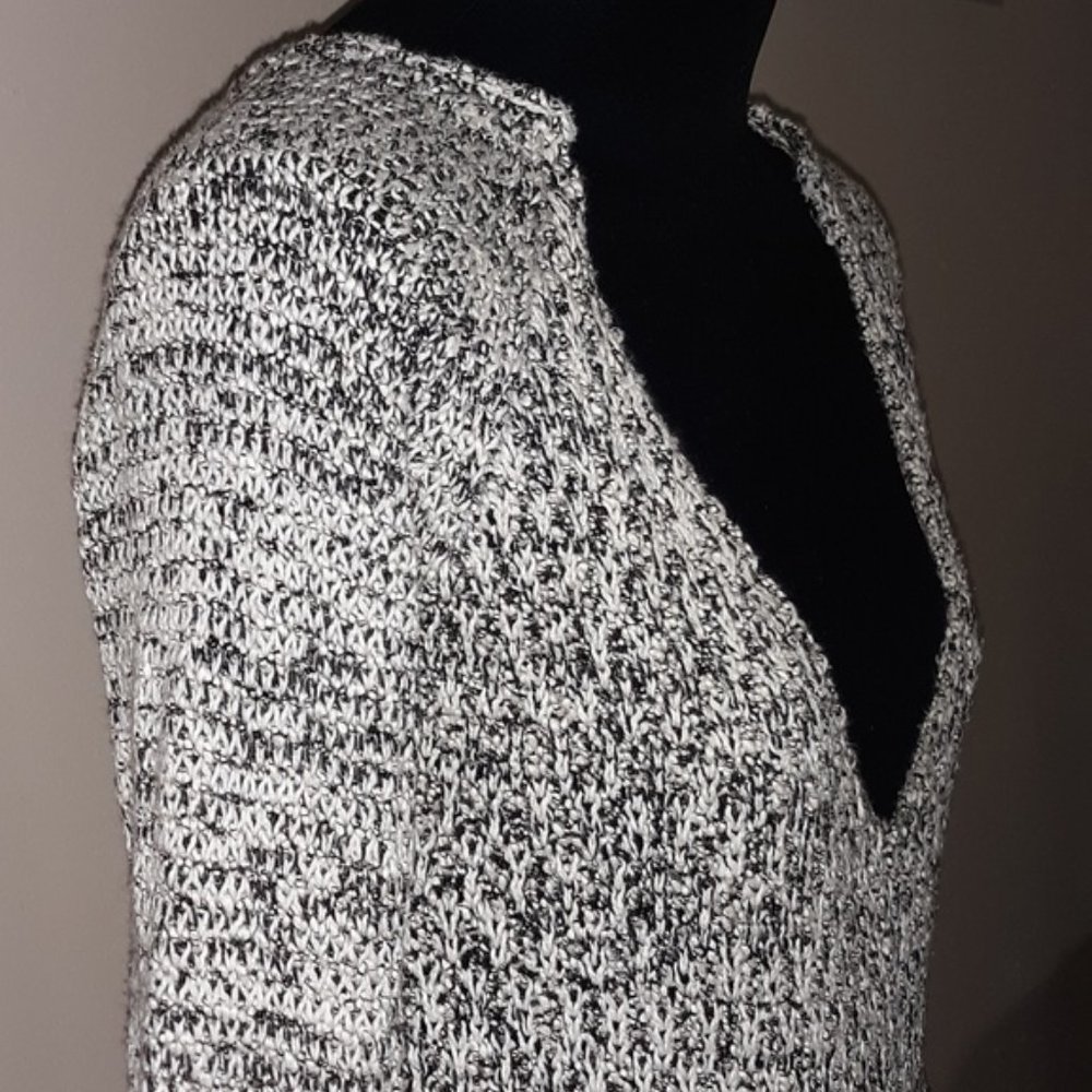Zara Knit Open V neck Black White Knit Swe… - Picture 2 of 7